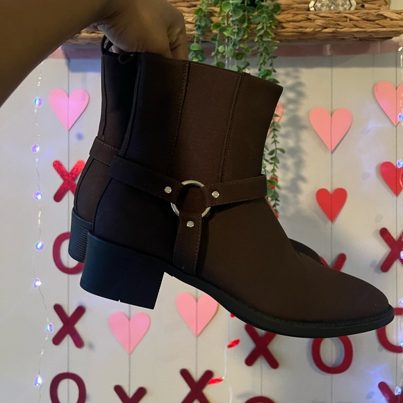 Chelsea Boots 🥾 - Picture 1 of 4